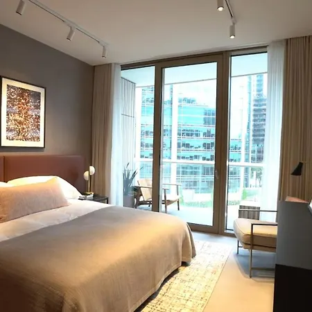 Canary Wharf Spacious Luxury Apartment